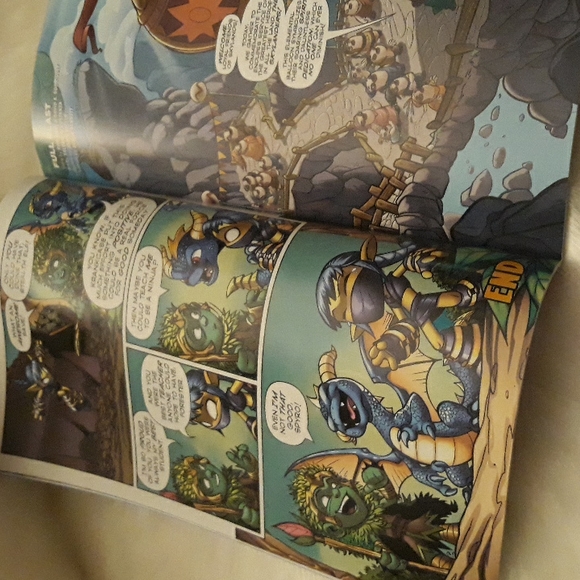 Skylanders Comic Book 2017 - Picture 5 of 6